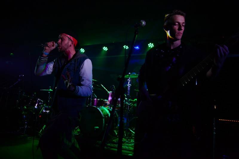 Crazy Town svým nu-metalem rozvášnili Rock Café, došlo i na hit Butterfly