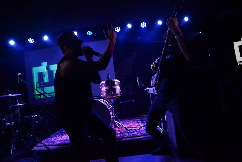 Crazy Town svým nu-metalem rozvášnili Rock Café, došlo i na hit Butterfly