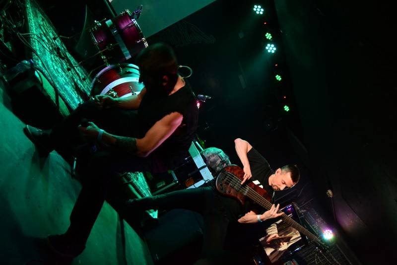 Crazy Town svým nu-metalem rozvášnili Rock Café, došlo i na hit Butterfly