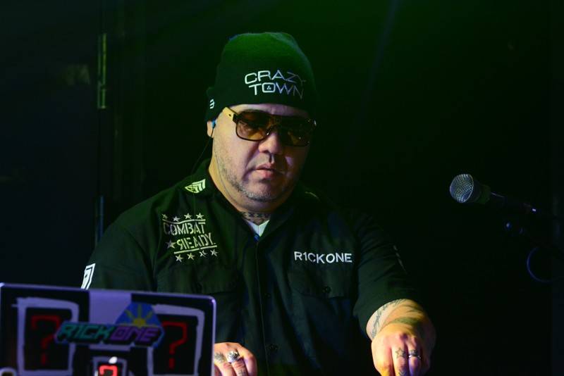 Crazy Town svým nu-metalem rozvášnili Rock Café, došlo i na hit Butterfly