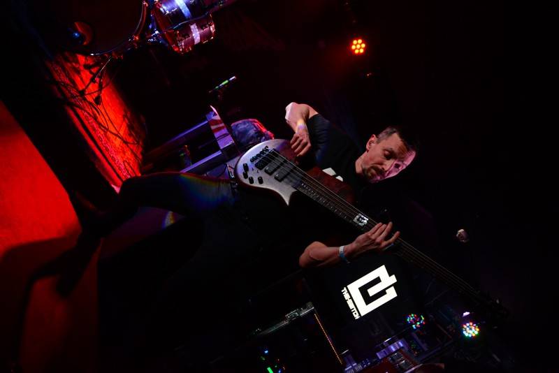 Crazy Town svým nu-metalem rozvášnili Rock Café, došlo i na hit Butterfly