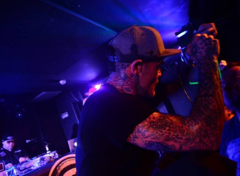 Crazy Town svým nu-metalem rozvášnili Rock Café, došlo i na hit Butterfly