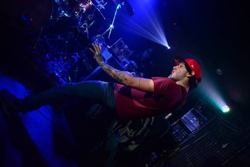 Crazy Town svým nu-metalem rozvášnili Rock Café, došlo i na hit Butterfly