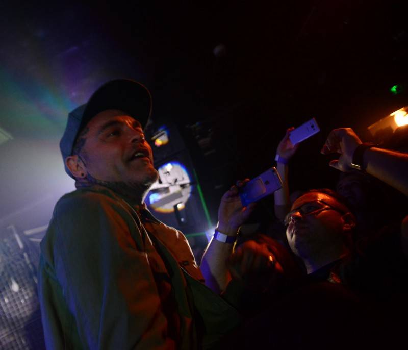 Crazy Town svým nu-metalem rozvášnili Rock Café, došlo i na hit Butterfly