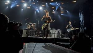 Green Day rozpoutali v Praze punkové šílenství, vybavili se revolučním rádiem i americkým idiotem