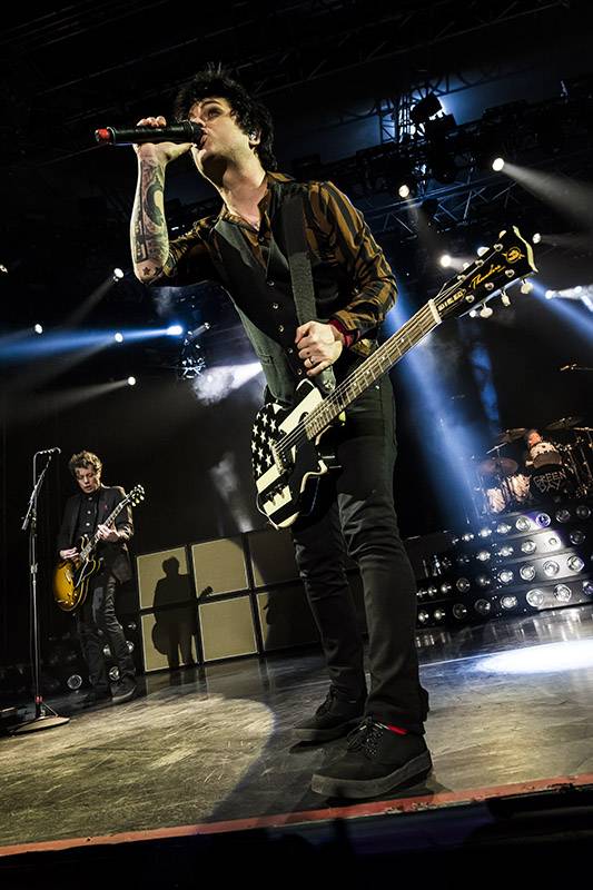 Green Day rozpoutali v Praze punkové šílenství, vybavili se revolučním rádiem i americkým idiotem
