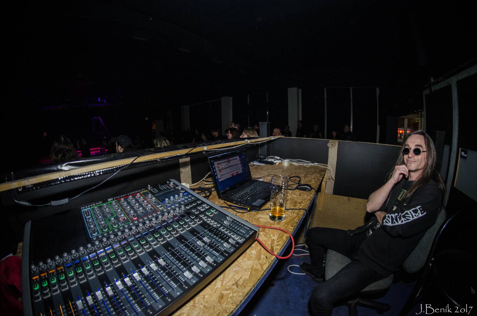 Traktor pokřtil v pražské Chmelnici svůj nejnovější pochmurný videoklip Letokruhy