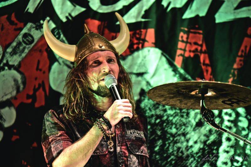 Démon za bicími Miloš Meier předvedl bubenický syndrom v Moravských Budějovicích