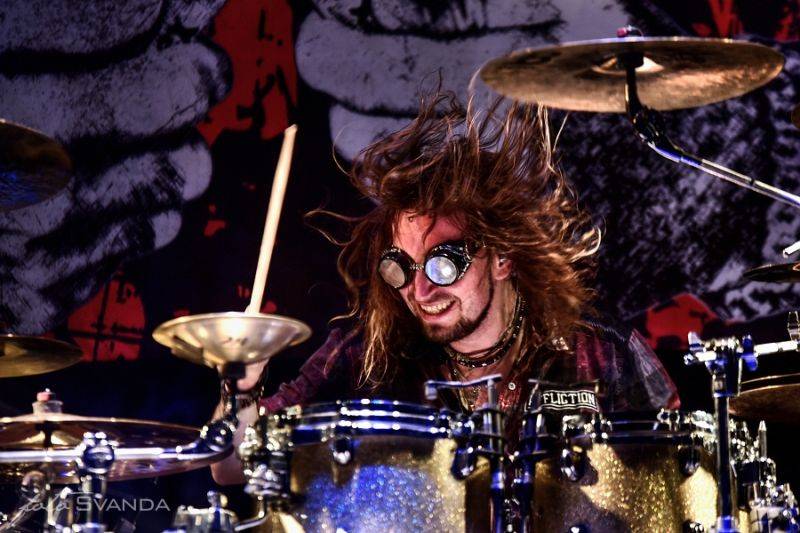 Démon za bicími Miloš Meier předvedl bubenický syndrom v Moravských Budějovicích