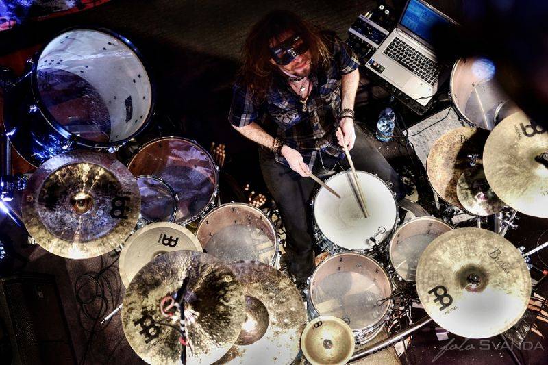 Démon za bicími Miloš Meier předvedl bubenický syndrom v Moravských Budějovicích