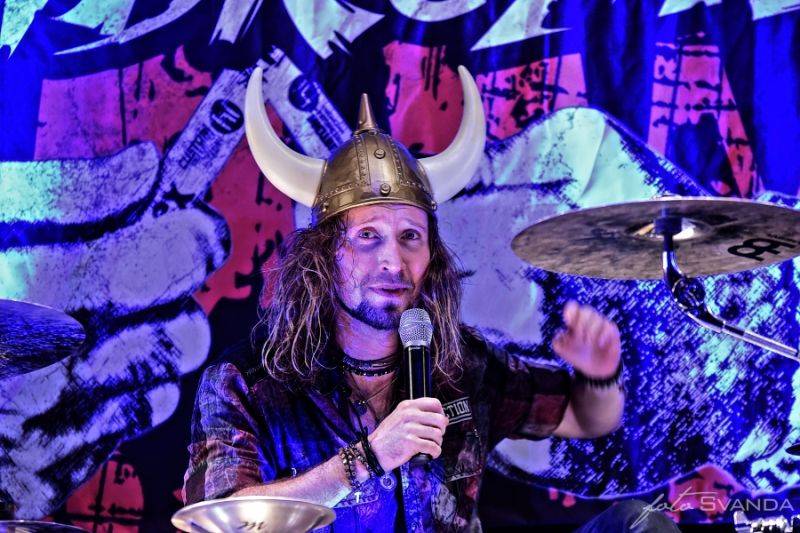 Démon za bicími Miloš Meier předvedl bubenický syndrom v Moravských Budějovicích