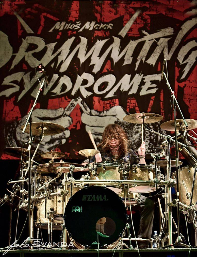 Démon za bicími Miloš Meier předvedl bubenický syndrom v Moravských Budějovicích