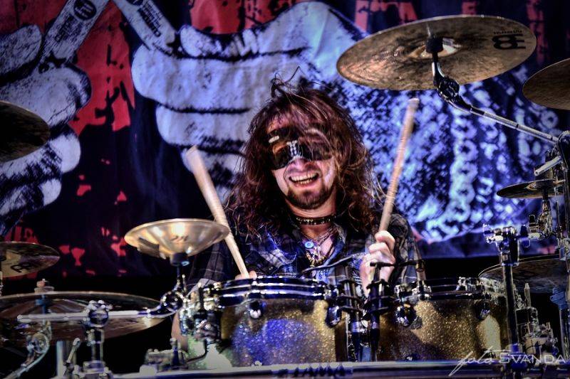 Démon za bicími Miloš Meier předvedl bubenický syndrom v Moravských Budějovicích