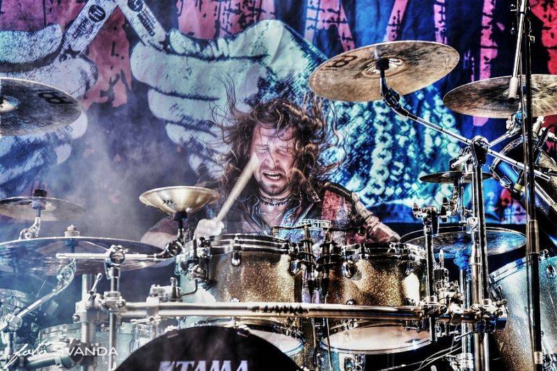 Démon za bicími Miloš Meier předvedl bubenický syndrom v Moravských Budějovicích