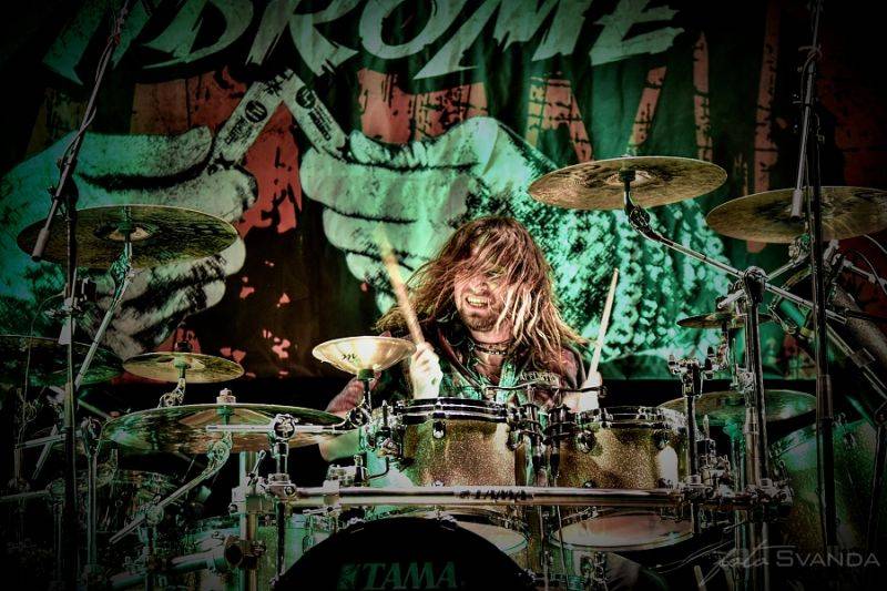 Démon za bicími Miloš Meier předvedl bubenický syndrom v Moravských Budějovicích