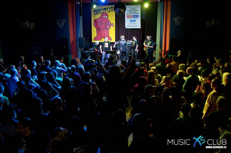 Brutus v Chomutově: Legenda bigbítu zaplnila Music XS club