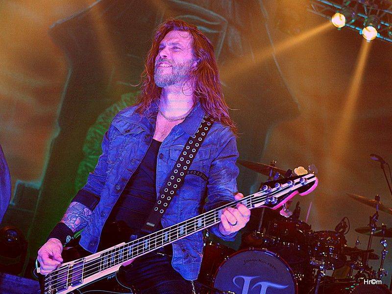 HammerFall ve Zlíně: Halu Euronics rozduněla metalová kladiva