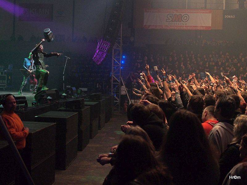 HammerFall ve Zlíně: Halu Euronics rozduněla metalová kladiva