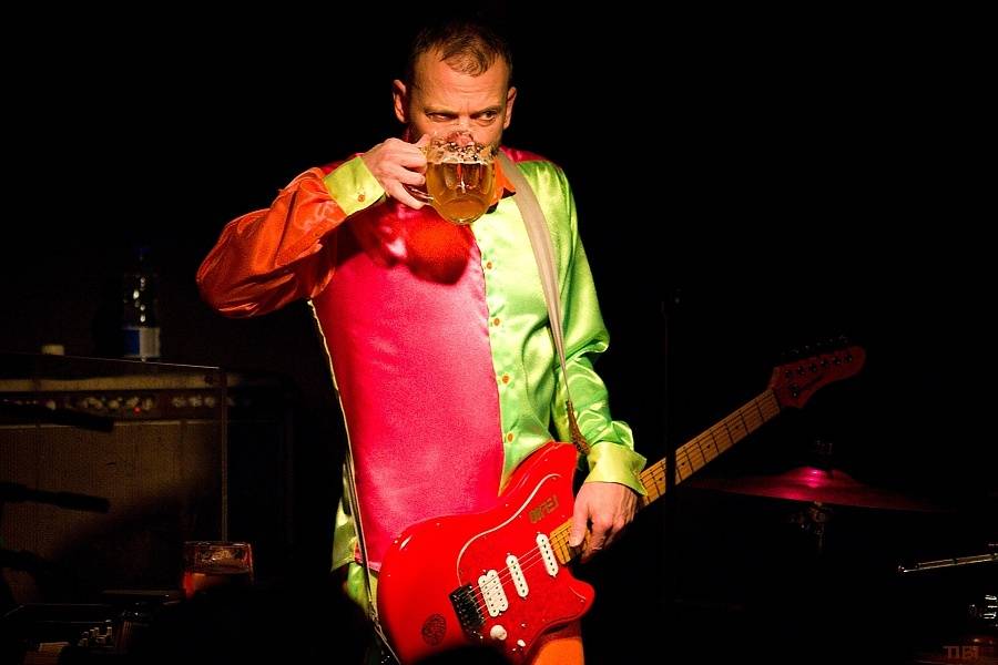 Monkey Business s novou stálou zpěvačkou Terezou Černochovou roztančili českokrumlovskou Fabričku