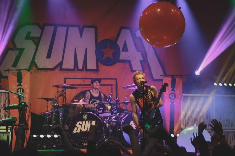 Sum 41 naplnili energickým pop-punkem klub Roxy