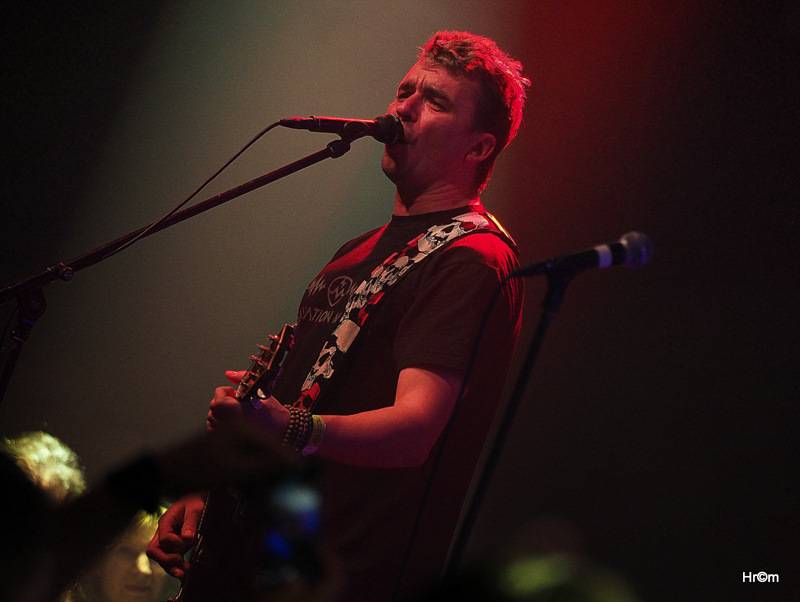 Kurva drát padesát: Fanoušci spolu s Visacím zámkem zpívali Petru Hoškovi k narozeninám