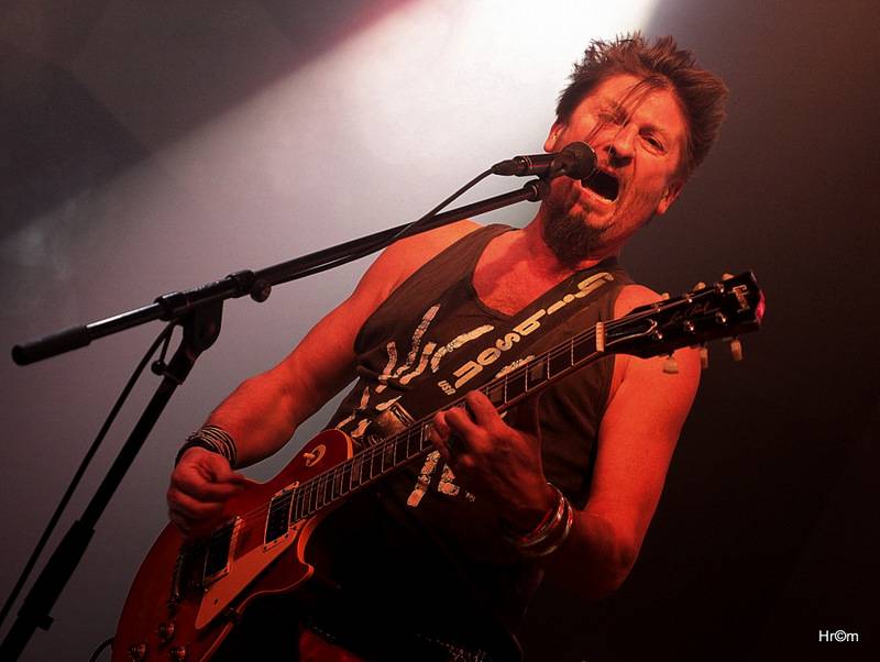 Kurva drát padesát: Fanoušci spolu s Visacím zámkem zpívali Petru Hoškovi k narozeninám