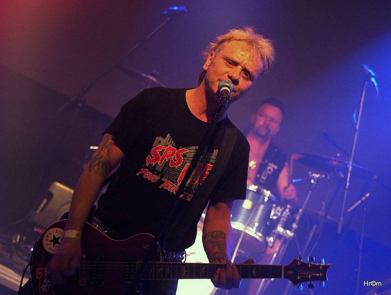 Kurva drát padesát: Fanoušci spolu s Visacím zámkem zpívali Petru Hoškovi k narozeninám