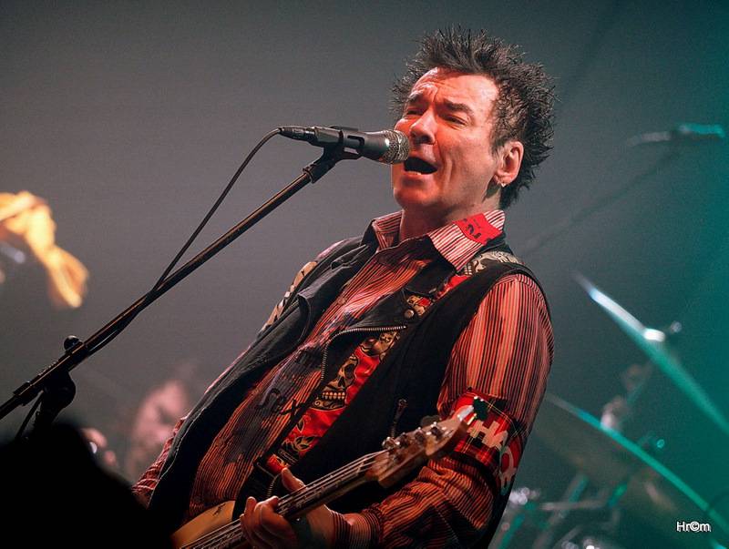 Kurva drát padesát: Fanoušci spolu s Visacím zámkem zpívali Petru Hoškovi k narozeninám