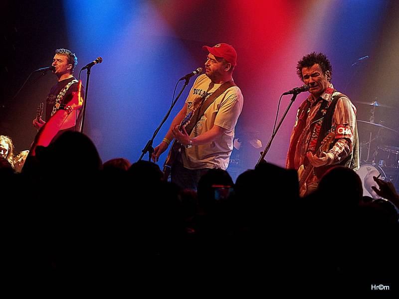 Kurva drát padesát: Fanoušci spolu s Visacím zámkem zpívali Petru Hoškovi k narozeninám