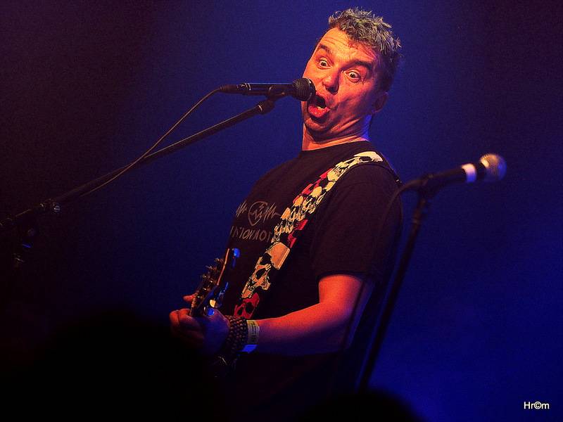 Kurva drát padesát: Fanoušci spolu s Visacím zámkem zpívali Petru Hoškovi k narozeninám