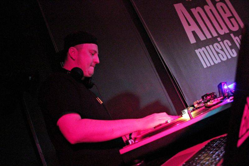 If přivezli do Plzně novou desku Stop Play