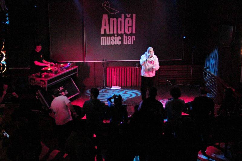 If přivezli do Plzně novou desku Stop Play