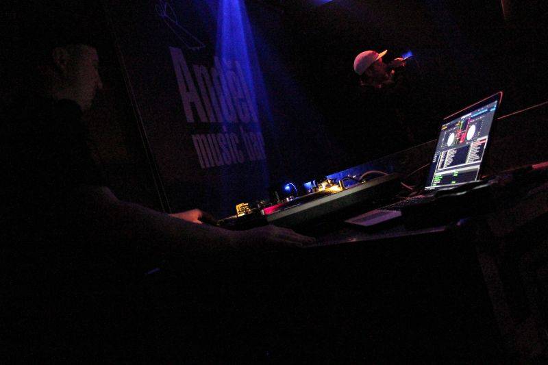 If přivezli do Plzně novou desku Stop Play