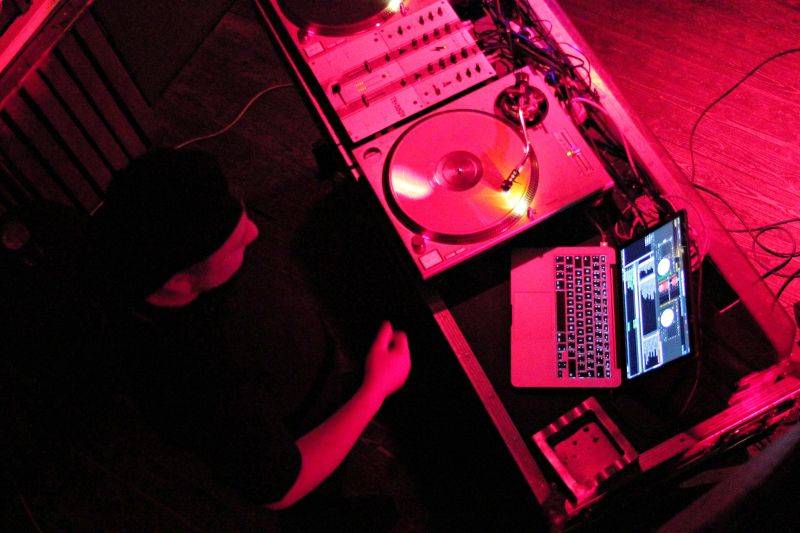 If přivezli do Plzně novou desku Stop Play