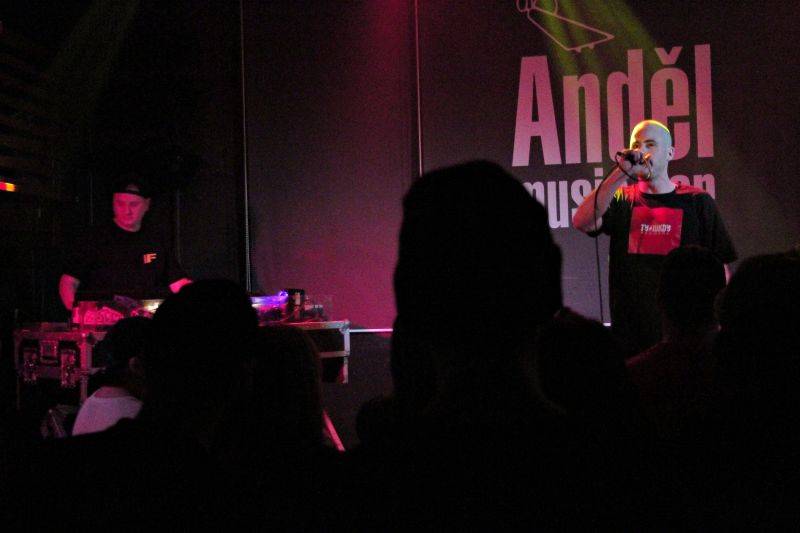 If přivezli do Plzně novou desku Stop Play