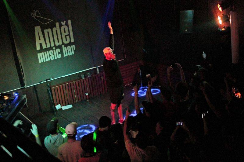 If přivezli do Plzně novou desku Stop Play