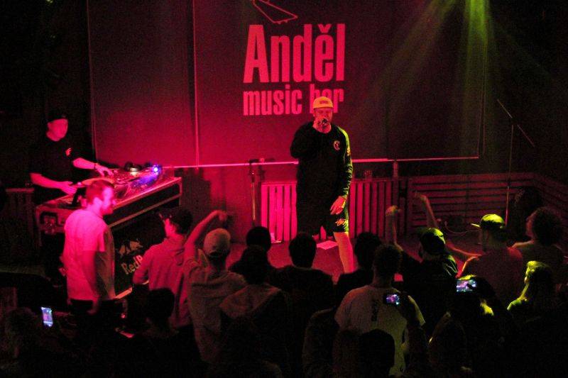 If přivezli do Plzně novou desku Stop Play