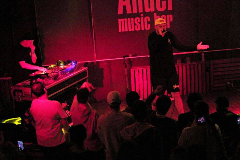 If přivezli do Plzně novou desku Stop Play