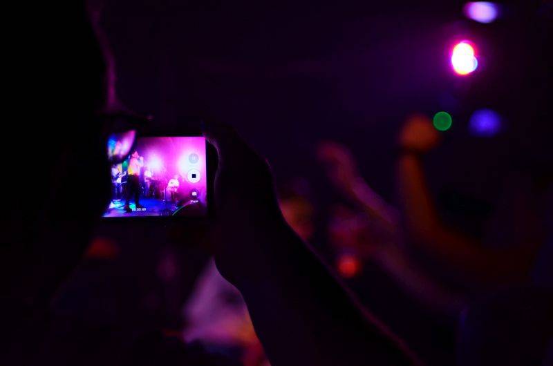 Buzeranti se na Valentýna sešli v Rock Café! Zahráli i Vagyny Dy Praga