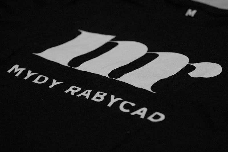 Mydy Rabycad roztančili Plzeň: Peklo ovládly kšandy a peříčka v rytmu swingu