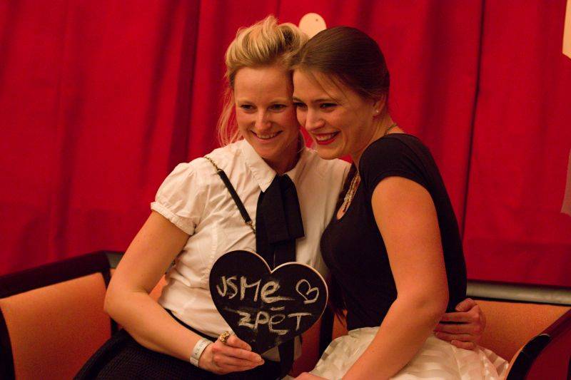 Mydy Rabycad roztančili Plzeň: Peklo ovládly kšandy a peříčka v rytmu swingu