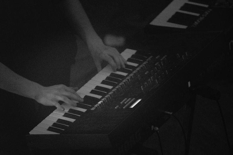 Mydy Rabycad roztančili Plzeň: Peklo ovládly kšandy a peříčka v rytmu swingu