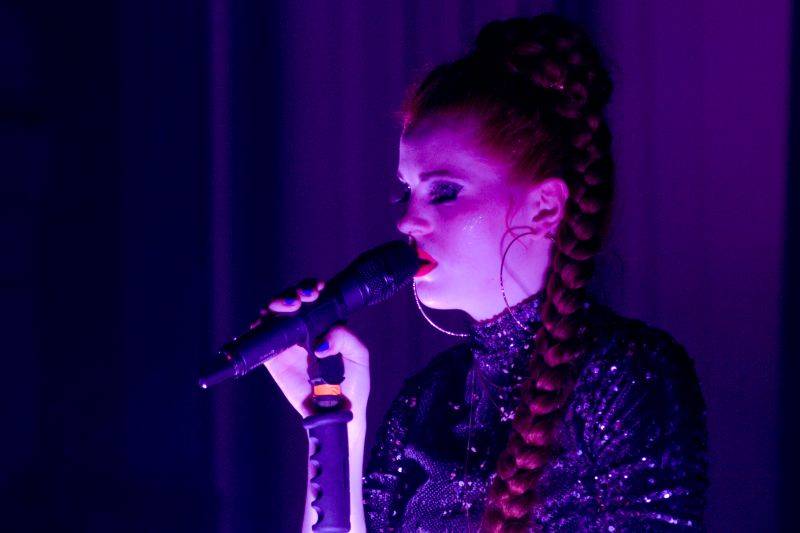 Mydy Rabycad roztančili Plzeň: Peklo ovládly kšandy a peříčka v rytmu swingu