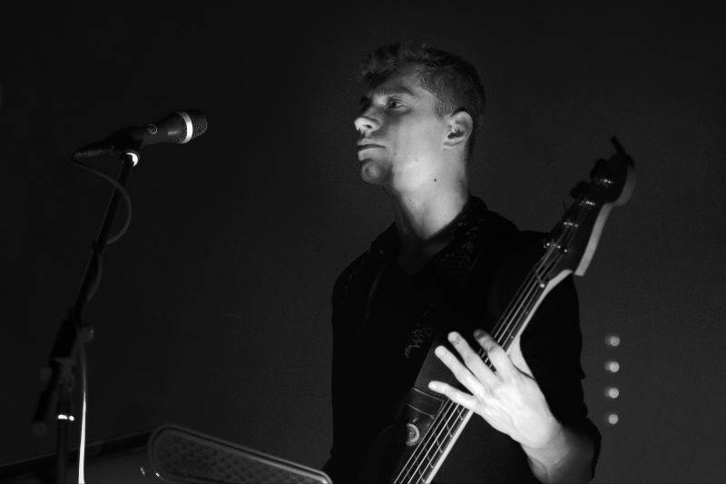 Mydy Rabycad roztančili Plzeň: Peklo ovládly kšandy a peříčka v rytmu swingu