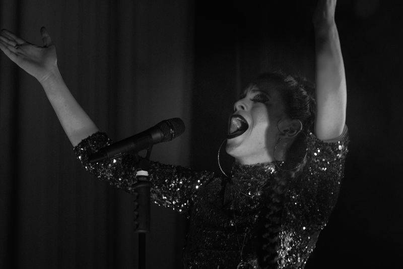 Mydy Rabycad roztančili Plzeň: Peklo ovládly kšandy a peříčka v rytmu swingu