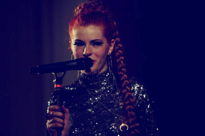 Mydy Rabycad roztančili Plzeň: Peklo ovládly kšandy a peříčka v rytmu swingu