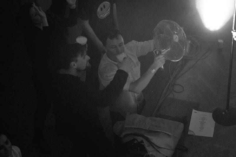 Mydy Rabycad roztančili Plzeň: Peklo ovládly kšandy a peříčka v rytmu swingu