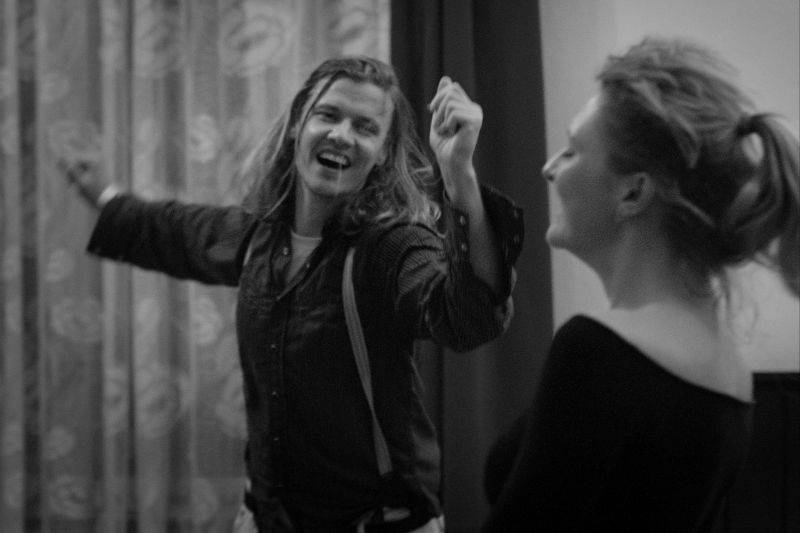 Mydy Rabycad roztančili Plzeň: Peklo ovládly kšandy a peříčka v rytmu swingu