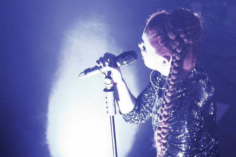 Mydy Rabycad roztančili Plzeň: Peklo ovládly kšandy a peříčka v rytmu swingu