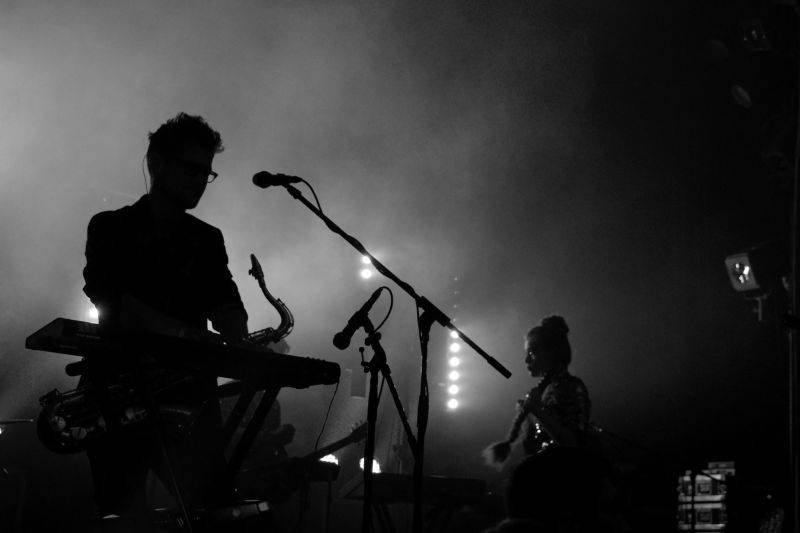 Mydy Rabycad roztančili Plzeň: Peklo ovládly kšandy a peříčka v rytmu swingu